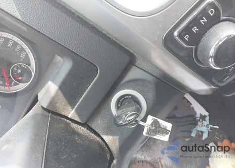 2017 Ram 1500 Slt 4X4 6'4 Box z USA, uszkodzony, nr VIN 1C6RR7GT3HS544716